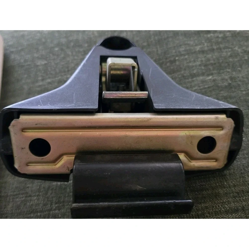 Yakima Roof Rack LowRider Towers Pair Large Rail Mount Feet